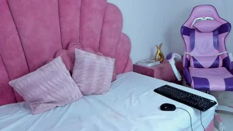antonella_foxxxx online show from 06/25/26, 06:01