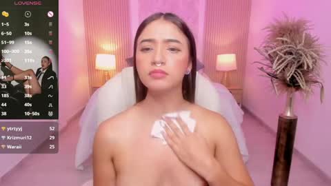 Snapshot of antonella_grayy chatting on 04/29/26, 05:30 Antonella Grayy online show from 04/29/26, 05:30