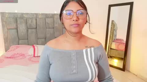 Snapshot of antonella_hot_x chatting on 05/27/26, 10:51 Antonella online show from 05/27/26, 10:51