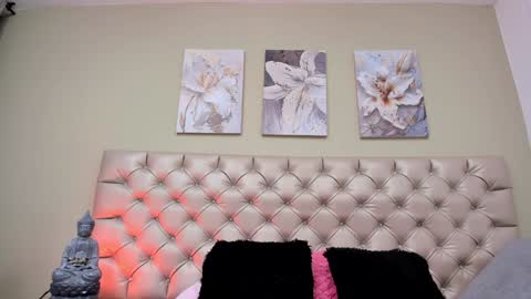 Snapshot of antonella_hotkiss chatting on 12/08/24, 04:35 Antonella online show from 12/08/24, 04:35