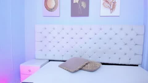 Snapshot of antonella_hotkiss chatting on 12/21/24, 03:36 Antonella online show from 12/21/24, 03:36