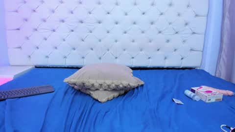 Snapshot of antonella_hotkiss chatting on 12/21/24, 06:41 Antonella online show from 12/21/24, 06:41