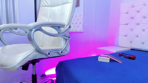 Snapshot of antonella_hotkiss chatting on 01/12/25, 06:06 Antonella online show from 01/12/25, 06:06