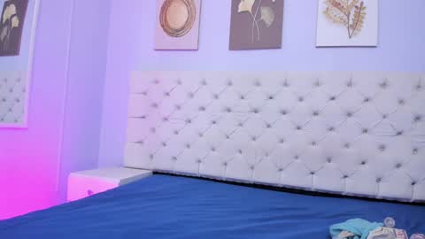 Snapshot of antonella_hotkiss chatting on 01/18/25, 04:26 Antonella online show from 01/18/25, 04:26