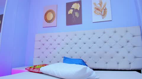 Snapshot of antonella_hotkiss chatting on 01/28/25, 04:18 Antonella online show from 01/28/25, 04:18