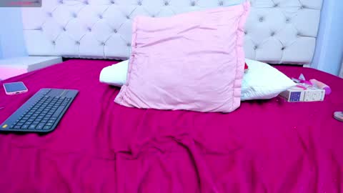 Snapshot of antonella_hotkiss chatting on 01/31/25, 07:18 Antonella online show from 01/31/25, 07:18