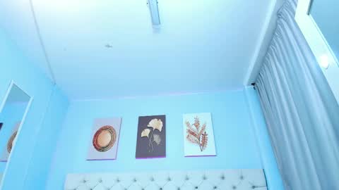 Snapshot of antonella_hotkiss chatting on 02/13/25, 03:39 Antonella online show from 02/13/25, 03:39