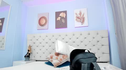 Snapshot of antonella_hotkiss chatting on 02/22/25, 03:45 Antonella online show from 02/22/25, 03:45