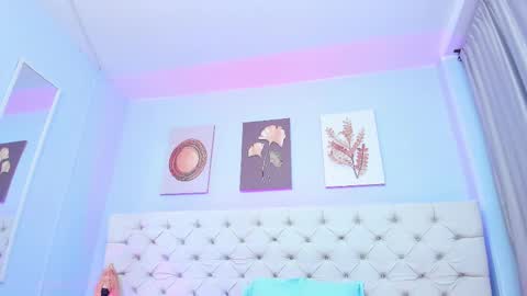 Snapshot of antonella_hotkiss chatting on 02/28/25, 04:10 Antonella online show from 02/28/25, 04:10