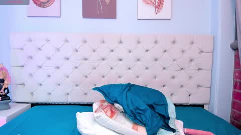 Snapshot of antonella_hotkiss chatting on 03/08/25, 10:54 Antonella online show from 03/08/25, 10:54