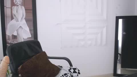 Snapshot of antonella_mcry chatting on 01/14/25, 04:57 antonella online show from 01/14/25, 04:57