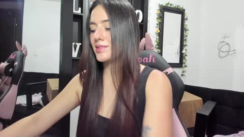 Snapshot of antonella_naughty1 chatting on 12/20/24, 09:39 antonella online show from 12/20/24, 09:39