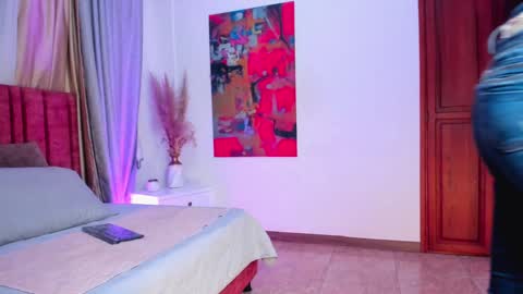 AntonellaHall  online show from 12/07/24, 12:35