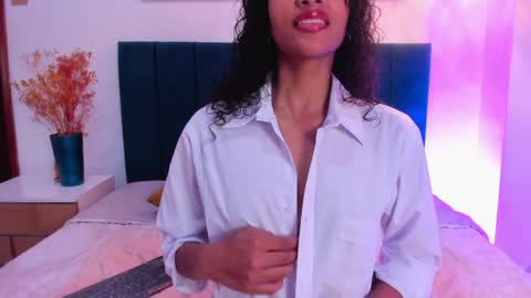 AntonellaHall  online show from 12/10/24, 12:05