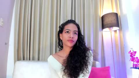 AntonellaHall  online show from 12/31/24, 12:04