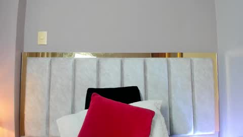 AntonellaHall  online show from 11/28/25, 12:08