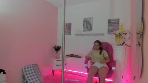 Snapshot of antonellakling_ chatting on 01/13/25, 02:21 ANTONELLA online show from 01/13/25, 02:21