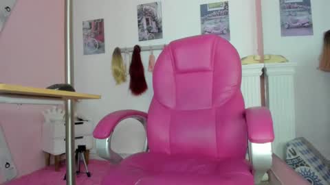 Snapshot of antonellakling_ chatting on 02/04/25, 11:05 ANTONELLA online show from 02/04/25, 11:05