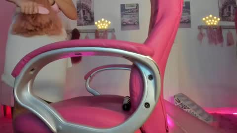 Snapshot of antonellakling_ chatting on 02/07/25, 01:01 ANTONELLA online show from 02/07/25, 01:01