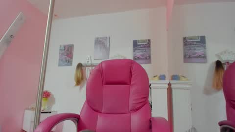 Snapshot of antonellakling_ chatting on 02/10/25, 01:44 ANTONELLA online show from 02/10/25, 01:44