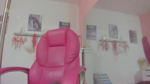 Snapshot of antonellakling_ chatting on 03/11/25, 11:12 ANTONELLA online show from 03/11/25, 11:12