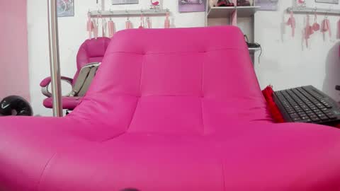 Snapshot of antonellakling_ chatting on 09/16/25, 11:55 ANTONELLA online show from 09/16/25, 11:55