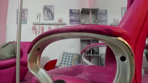 Snapshot of antonellakling_ chatting on 10/01/25, 12:00 ANTONELLA online show from 10/01/25, 12:00