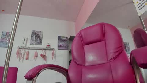 Snapshot of antonellakling_ chatting on 10/06/25, 11:40 ANTONELLA online show from 10/06/25, 11:40