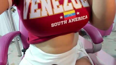 Snapshot of antonellakling_ chatting on 10/22/25, 10:53 ANTONELLA online show from 10/22/25, 10:53