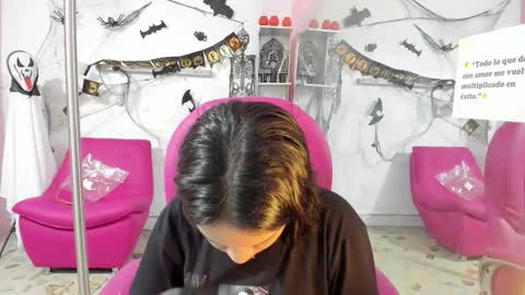 Snapshot of antonellakling_ chatting on 11/07/25, 12:32 ANTONELLA online show from 11/07/25, 12:32