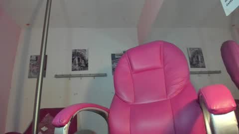 Snapshot of antonellakling_ chatting on 11/08/25, 01:00 ANTONELLA online show from 11/08/25, 01:00