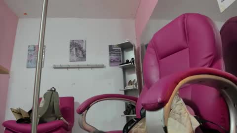 Snapshot of antonellakling_ chatting on 11/26/25, 11:44 ANTONELLA online show from 11/26/25, 11:44