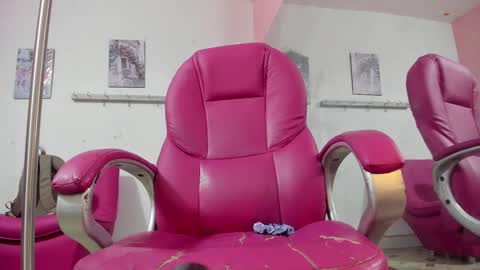 Snapshot of antonellakling_ chatting on 11/29/25, 11:35 ANTONELLA online show from 11/29/25, 11:35