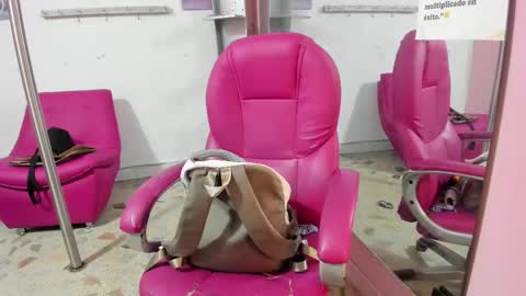 Snapshot of antonellakling_ chatting on 11/30/25, 11:47 ANTONELLA online show from 11/30/25, 11:47