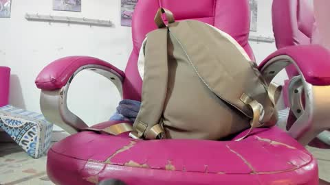 Snapshot of antonellakling_ chatting on 12/05/25, 11:41 ANTONELLA online show from 12/05/25, 11:41