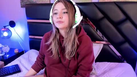 My name is Andrea  thumb up me please its important online show from 12/10/24, 09:11