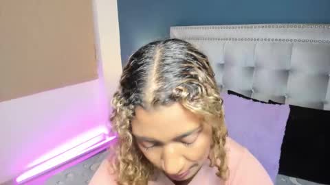 Snapshot of antonellaparker chatting on 02/25/25, 03:49 Sarah online show from 02/25/25, 03:49