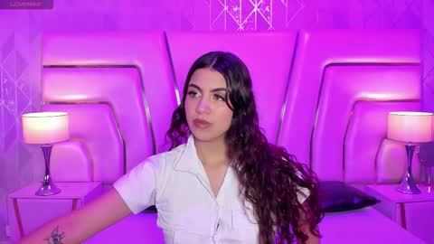 Snapshot of antonellapowell chatting on 10/28/25, 04:27   online show from 10/28/25, 04:27