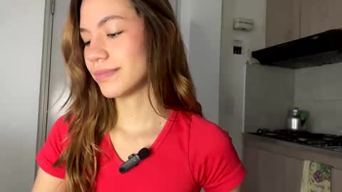 Snapshot of antonellarossii_ chatting on 02/06/25, 01:43 Antonella online show from 02/06/25, 01:43