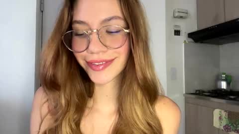 Snapshot of antonellarossii_ chatting on 02/08/25, 04:25 Antonella online show from 02/08/25, 04:25