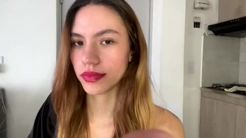 Snapshot of antonellarossii_ chatting on 02/12/25, 04:22 Antonella online show from 02/12/25, 04:22