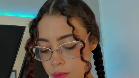 A N T O N E L L E  online show from 01/18/25, 11:32