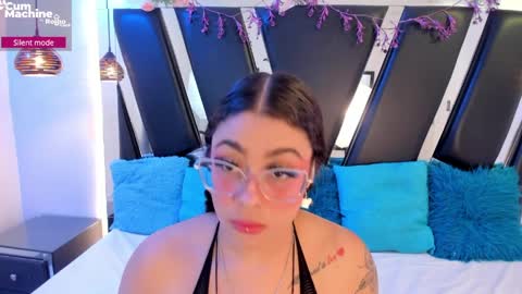 A N T O N E L L E  online show from 04/05/26, 12:02