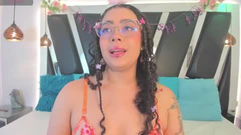 Snapshot of antonellepiercee chatting on 07/23/26, 11:30 A N T O N E L L E online show from 07/23/26, 11:30