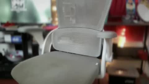 Snapshot of antoniabloom chatting on 12/16/25, 03:44 Antonia online show from 12/16/25, 03:44