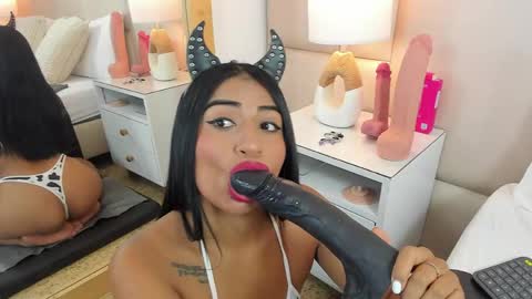 Antonia online show from 04/23/26, 12:26