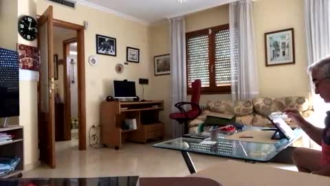 Antonio online show from 10/08/25, 10:13