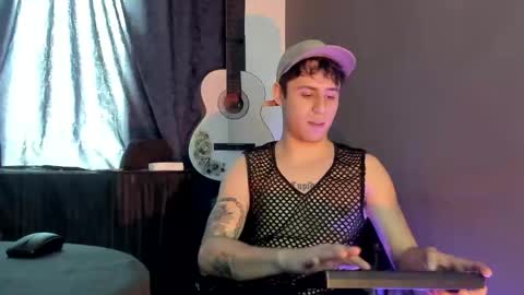 antonnello_ online show from 12/05/25, 04:03