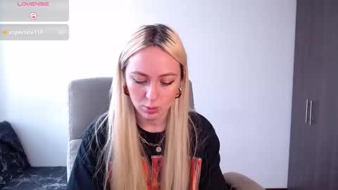 Snapshot of anttoniia chatting on 12/16/24, 07:00 Antonia online show from 12/16/24, 07:00