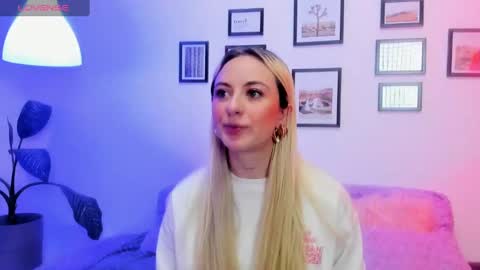 Snapshot of anttoniia chatting on 02/11/25, 12:58 Antonia online show from 02/11/25, 12:58